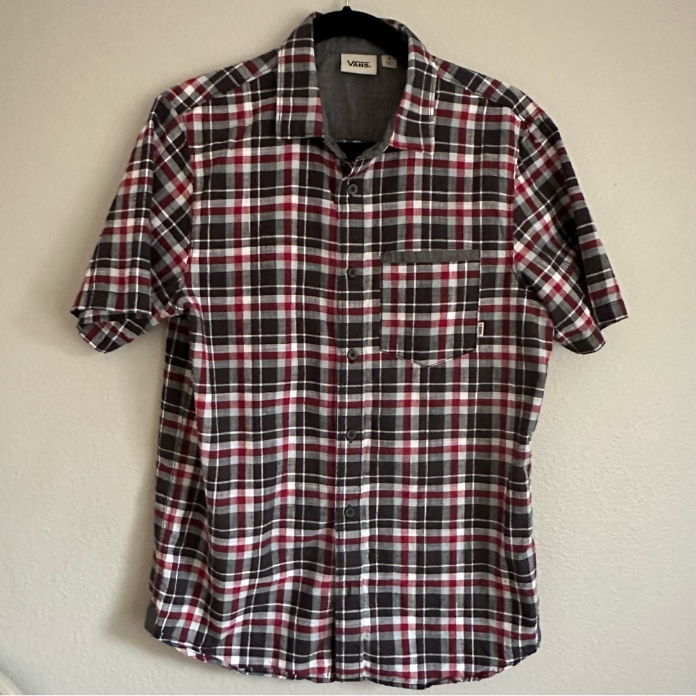 Men’s VANS short sleeve button checkered shirt. Size S
